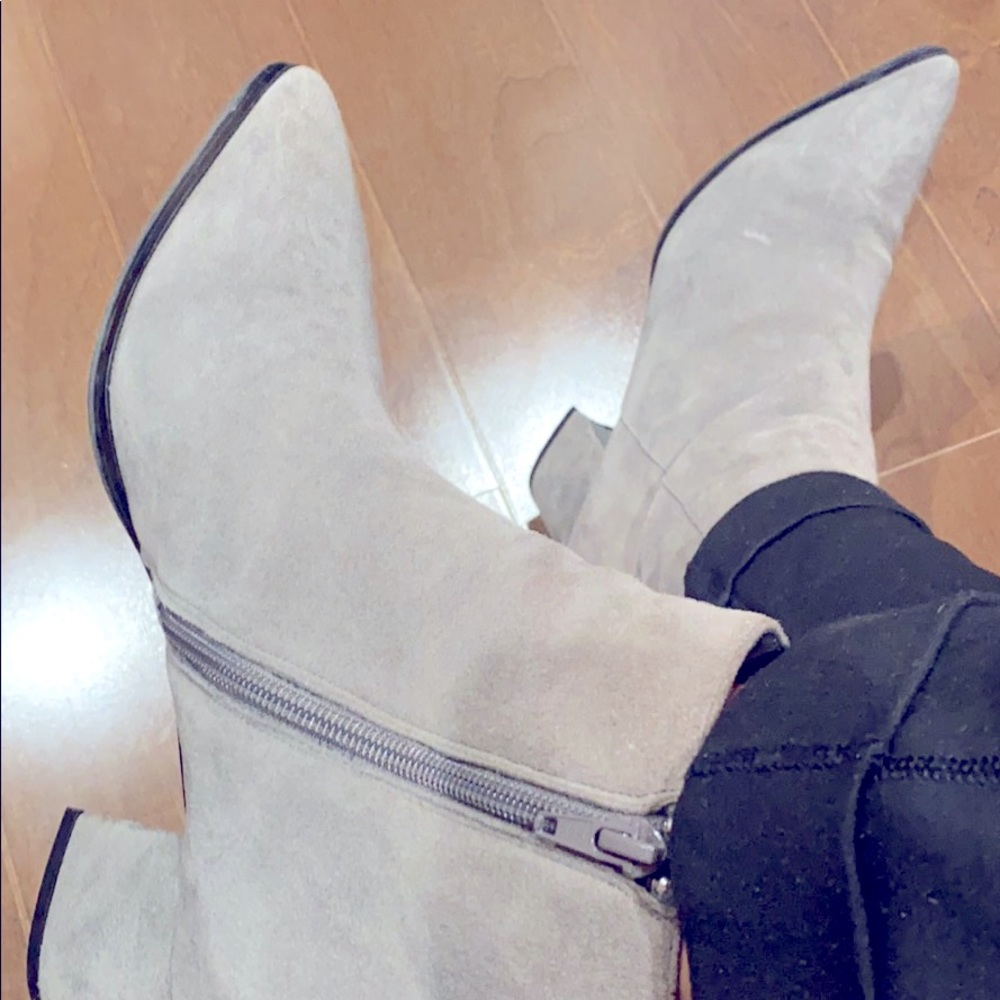 Grey Suede Jildor brand women’s size 8.5 booties